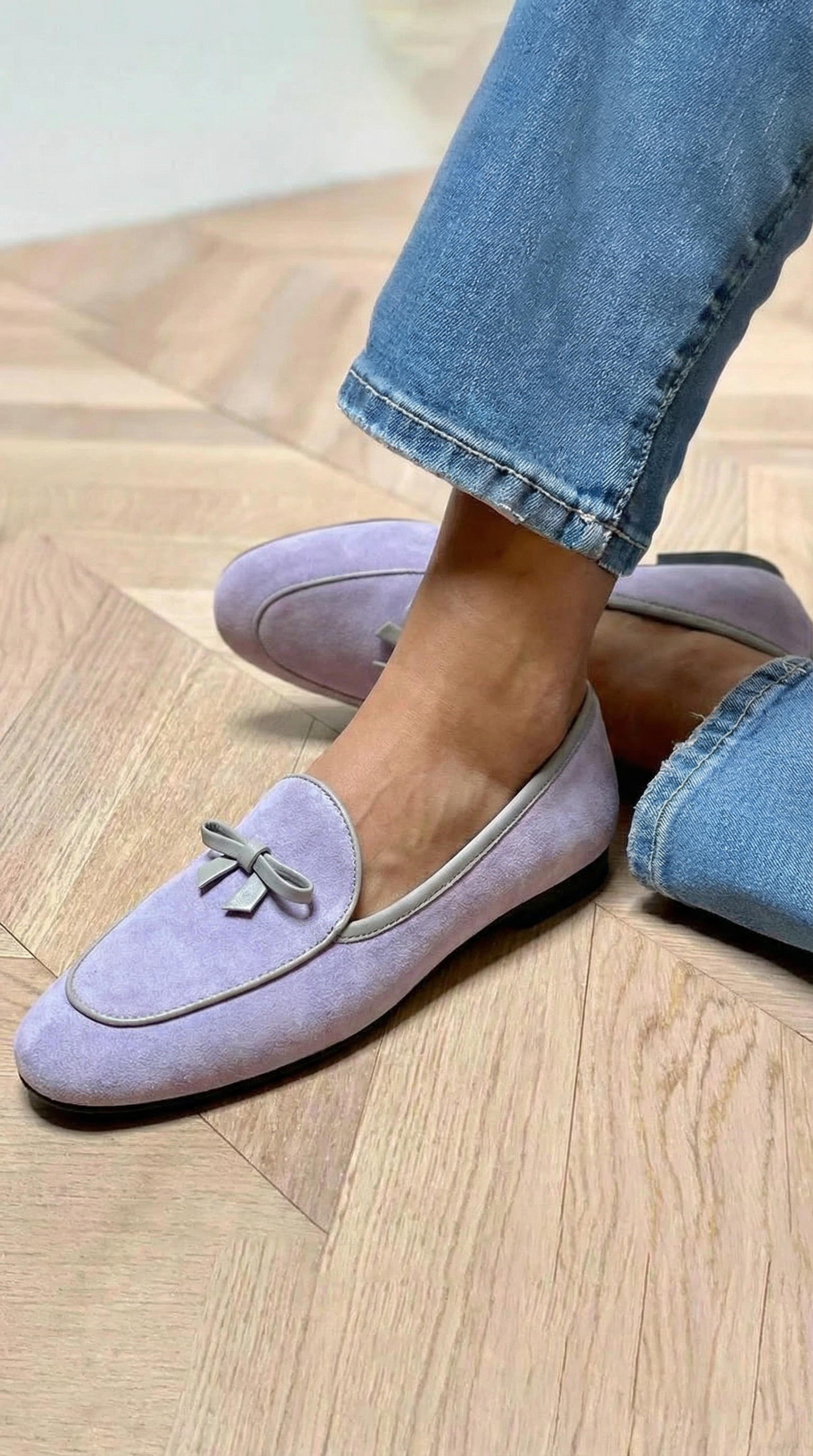 Elegant loafer with pompom