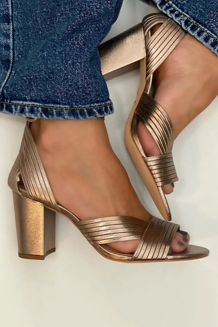 Sandals with elegant straps