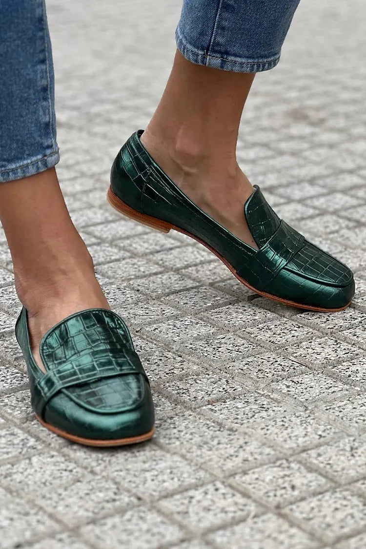 Loafer shoes with a crocodile effect