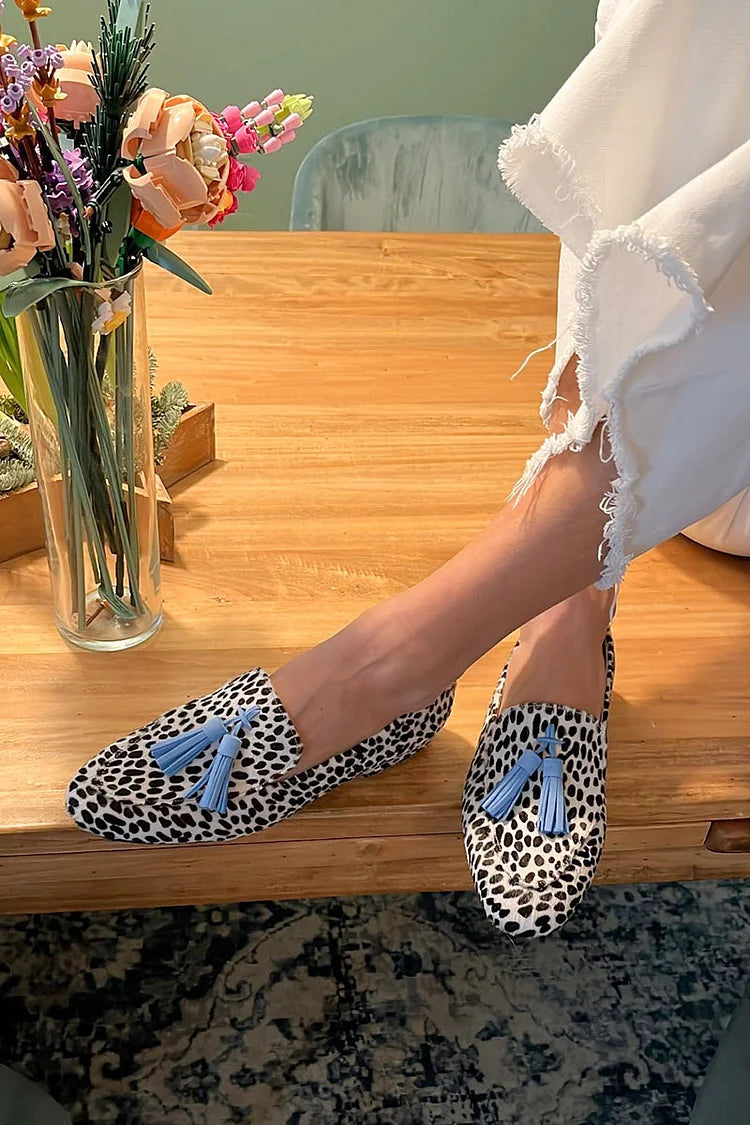 Dotted flat shoes with blue pompoms