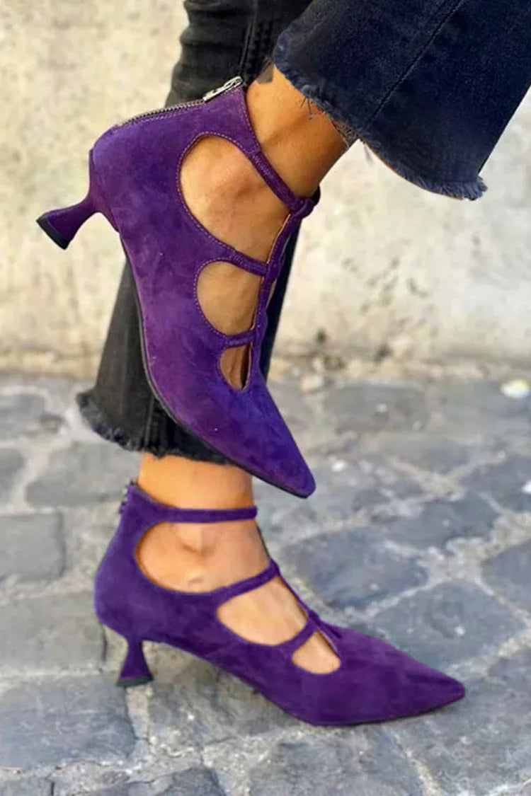 Vintage pump shoes with a minimal heel