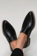Minimalist and elegant loafers