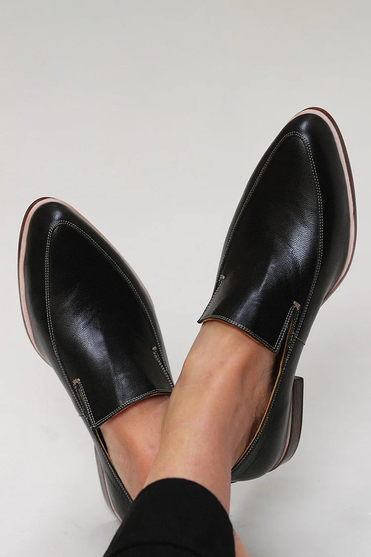 Minimalist and elegant loafers