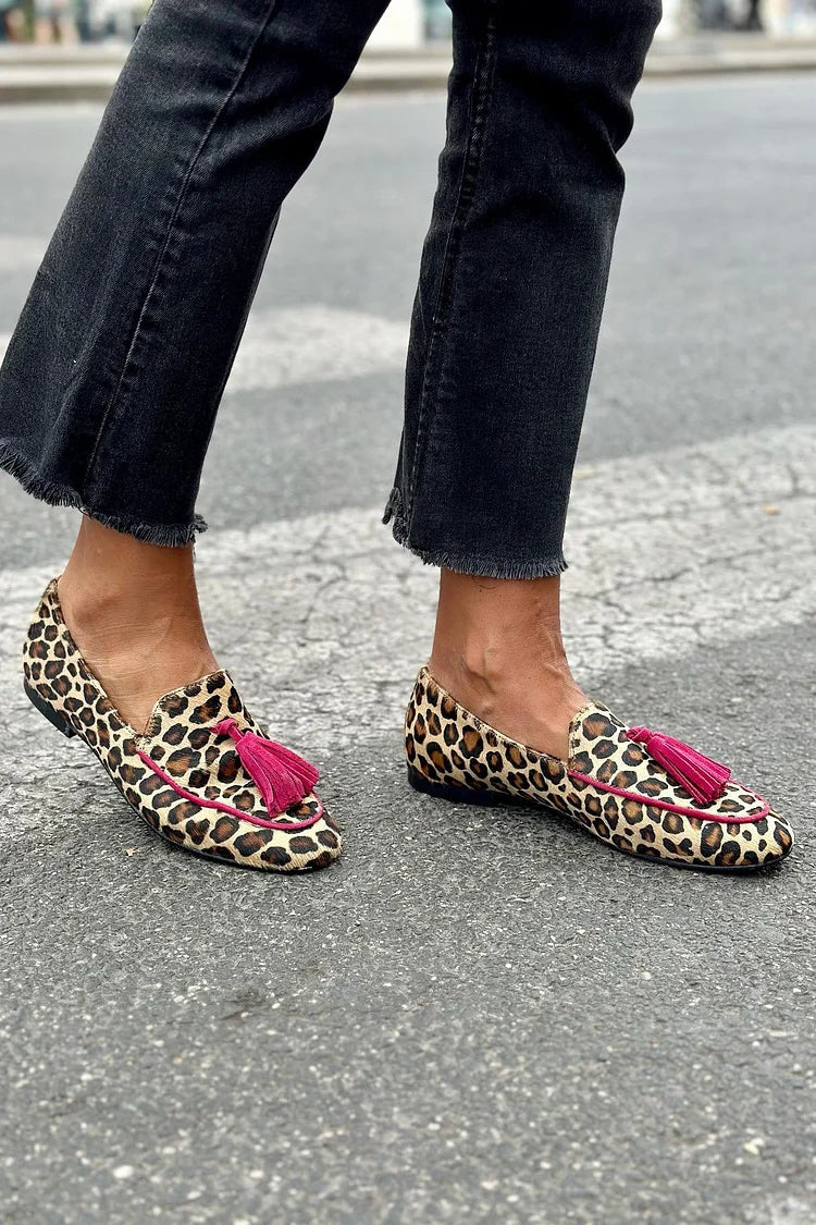 Loafer boots with animal print and fuchsia pompom