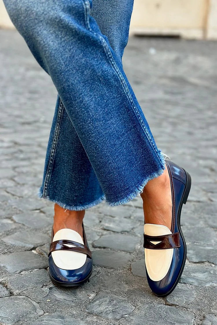 Two-tone loafers with a shiny strap
