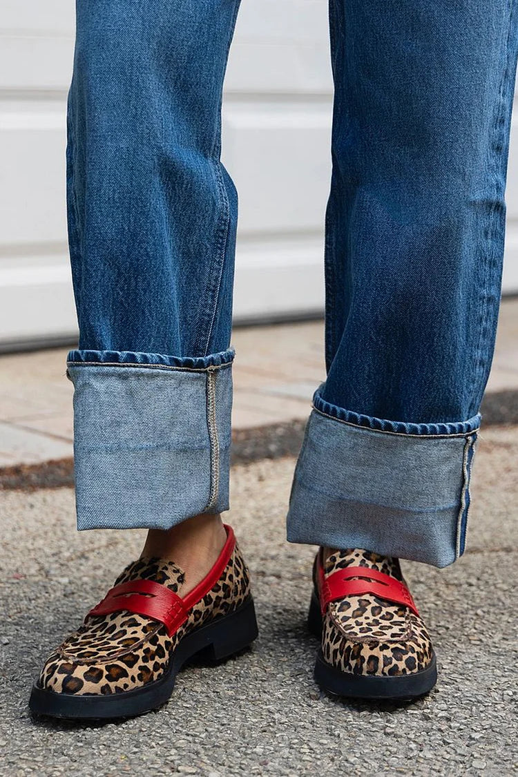 Loafer shoes with leopard print and red details