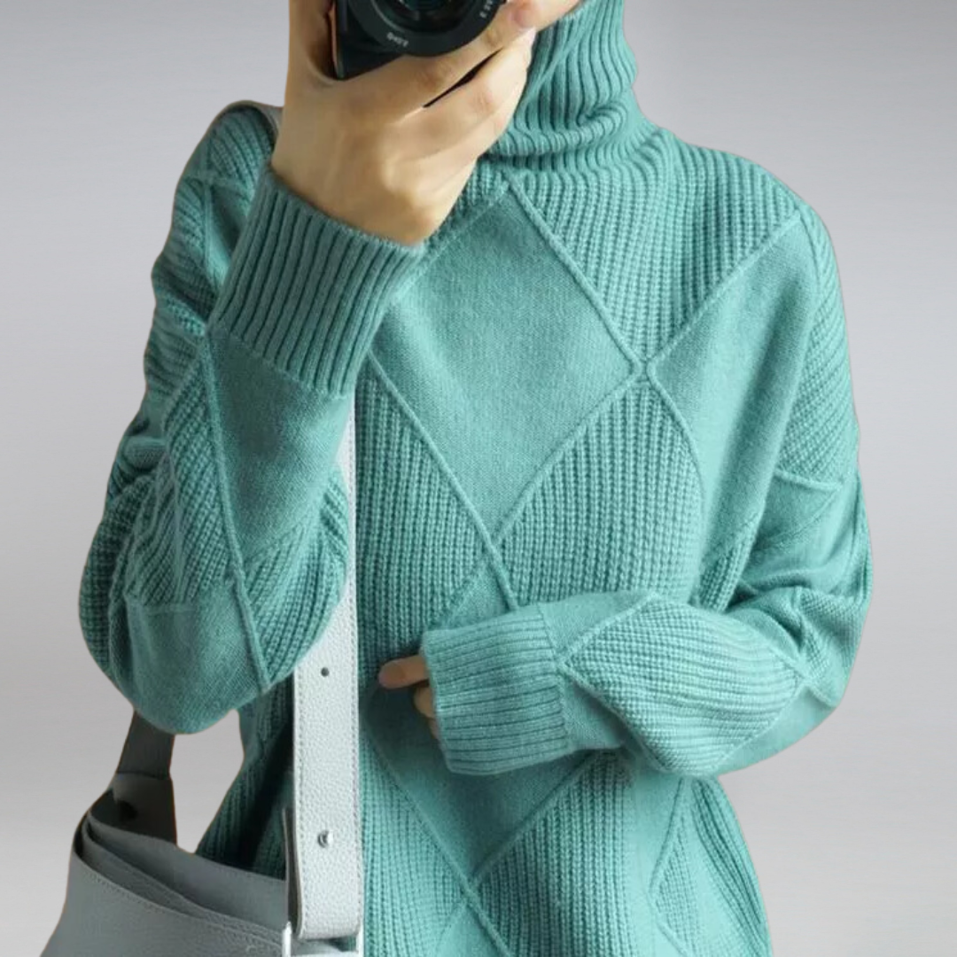 Amelia - High-neck sweater in soft cashmere wool