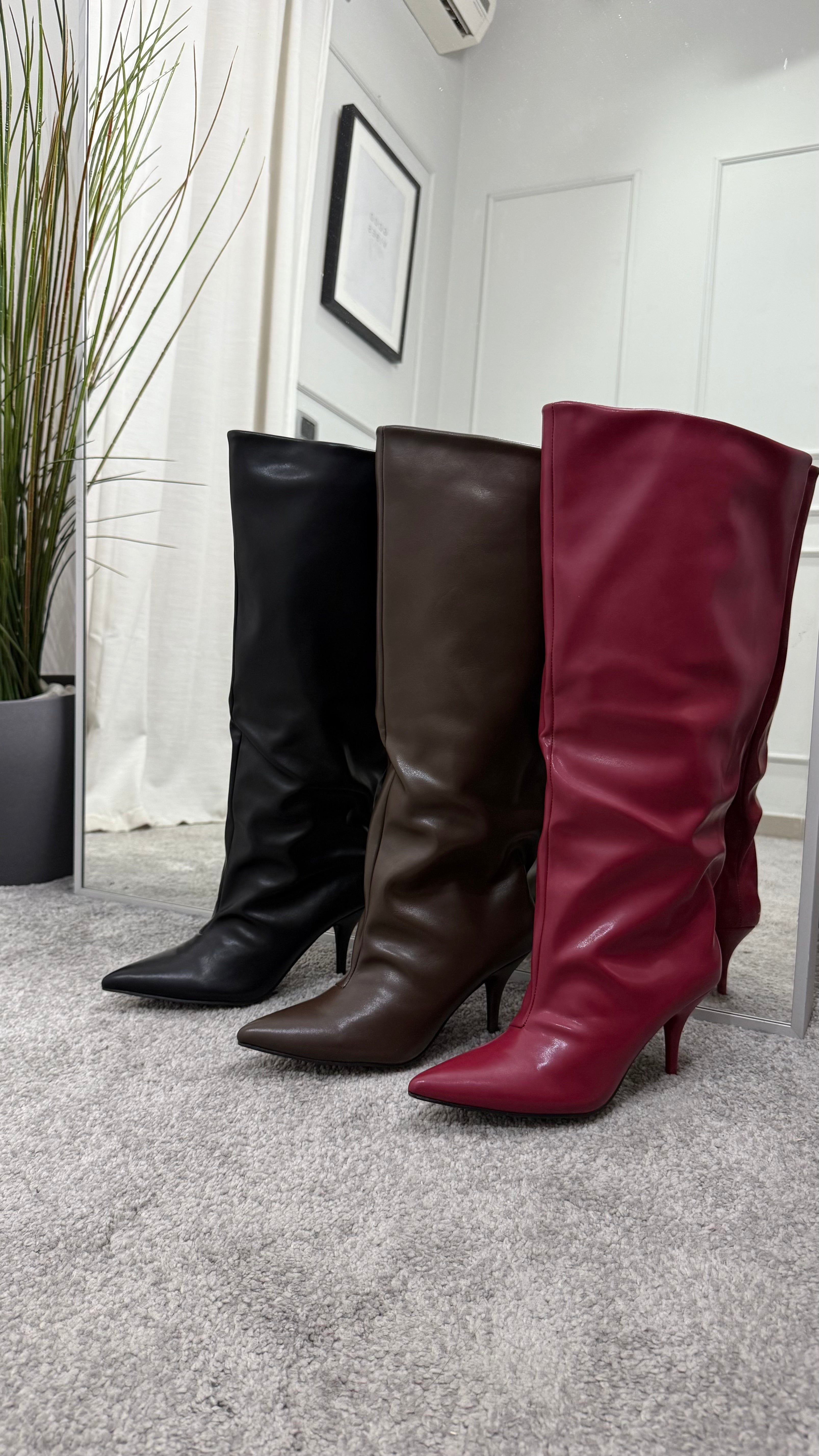 Wide flexible boot