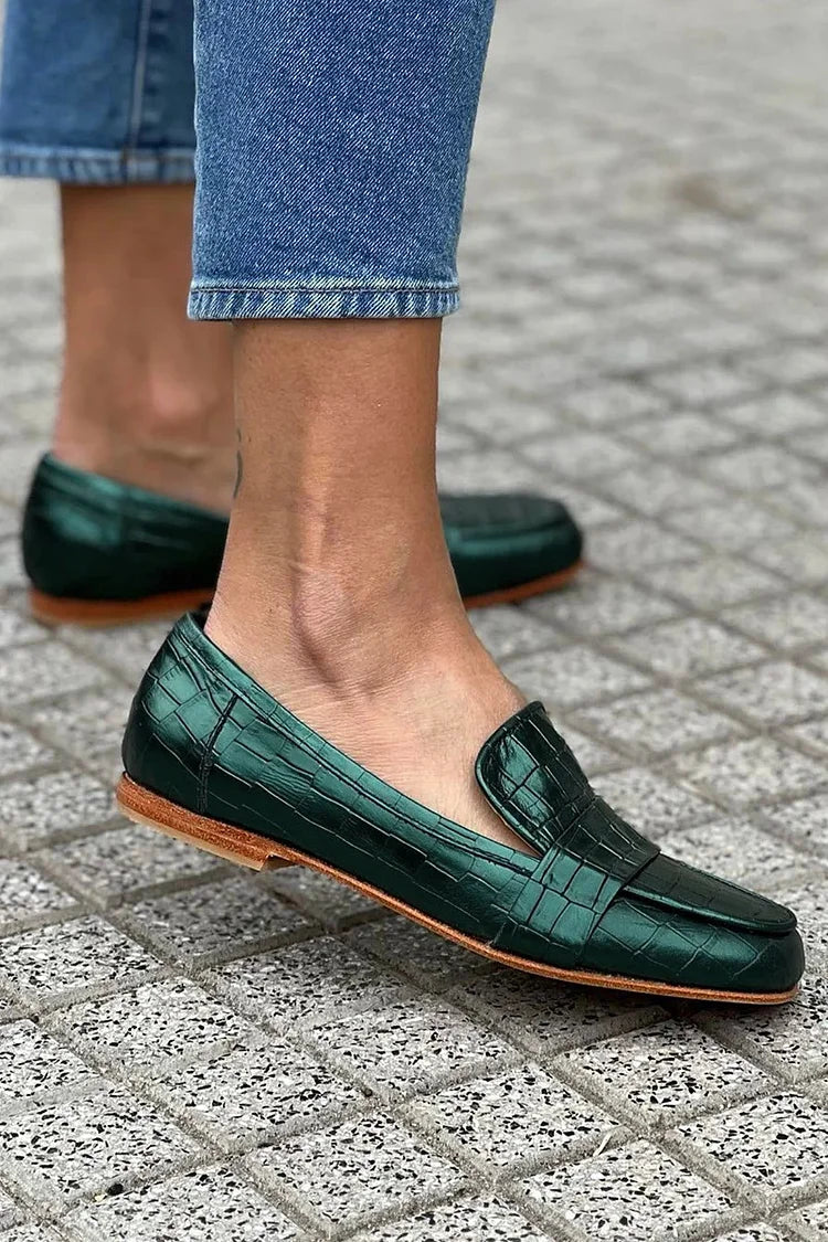 Loafer shoes with a crocodile effect