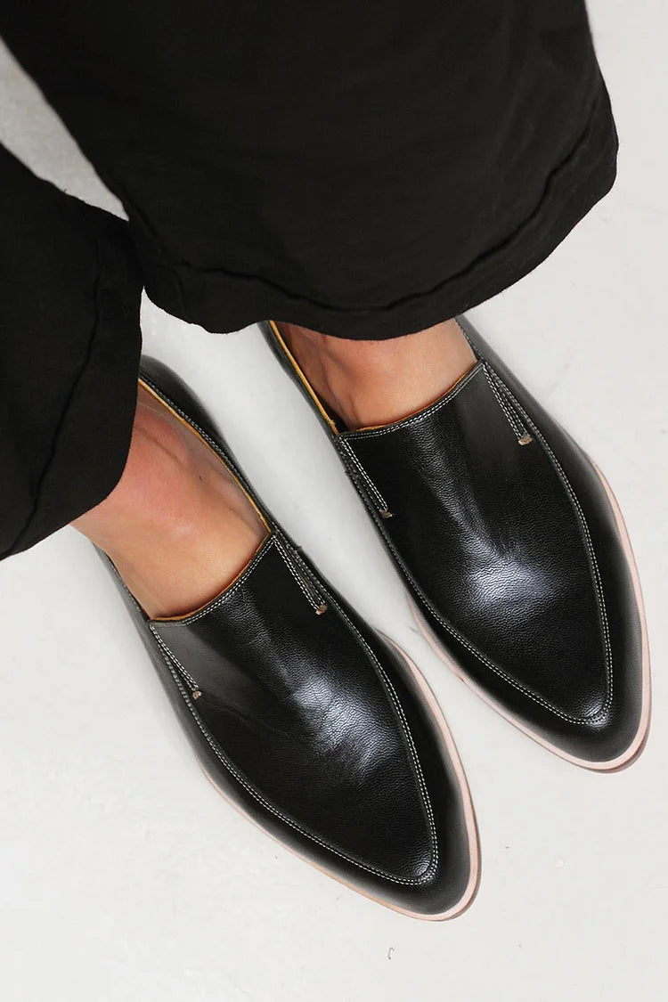 Minimalist and elegant loafers