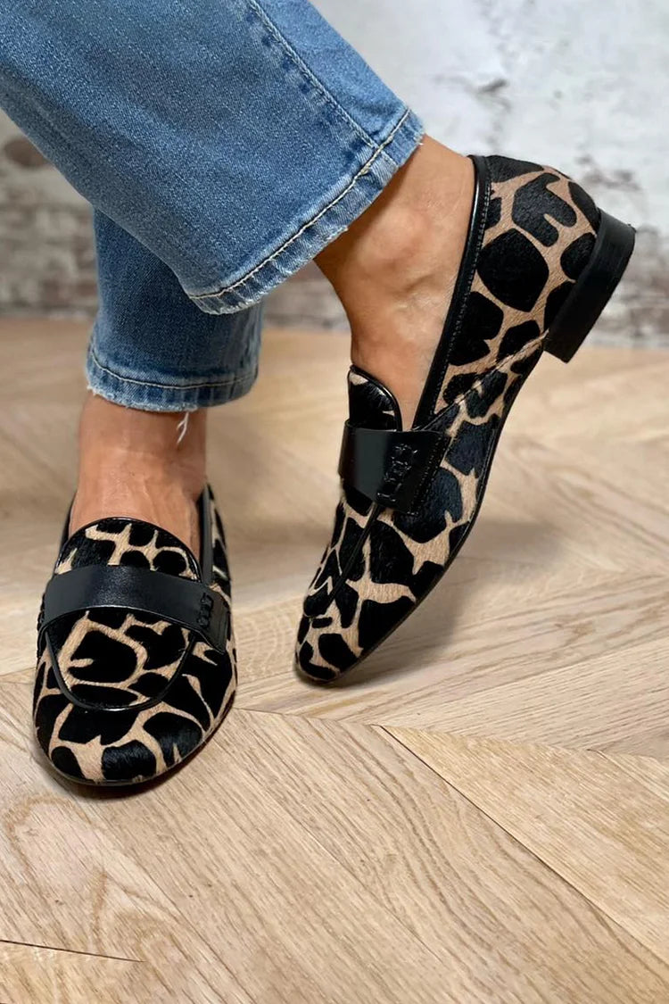 Loafer shoes with animal print