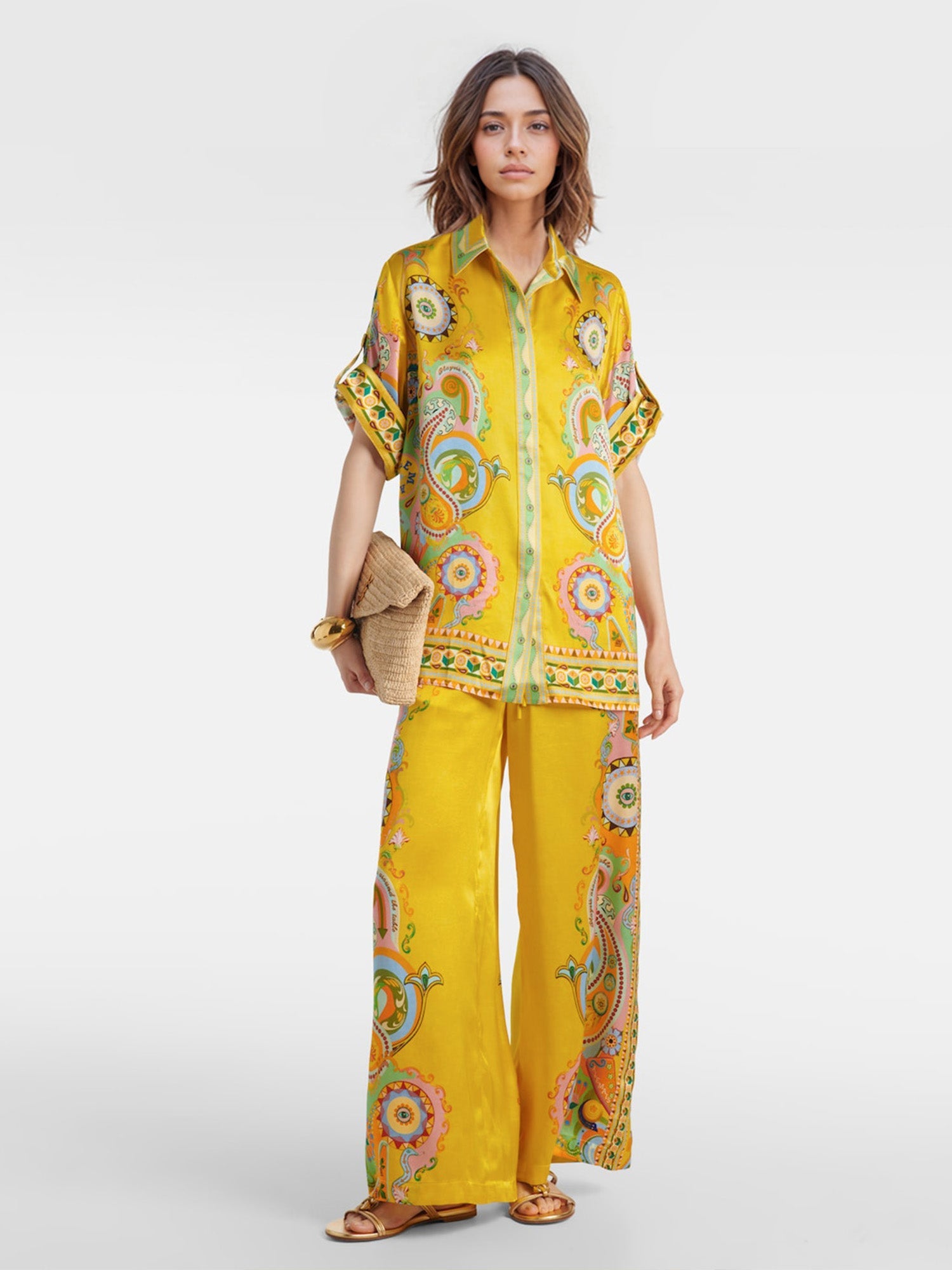 Oversized pants with a modern print