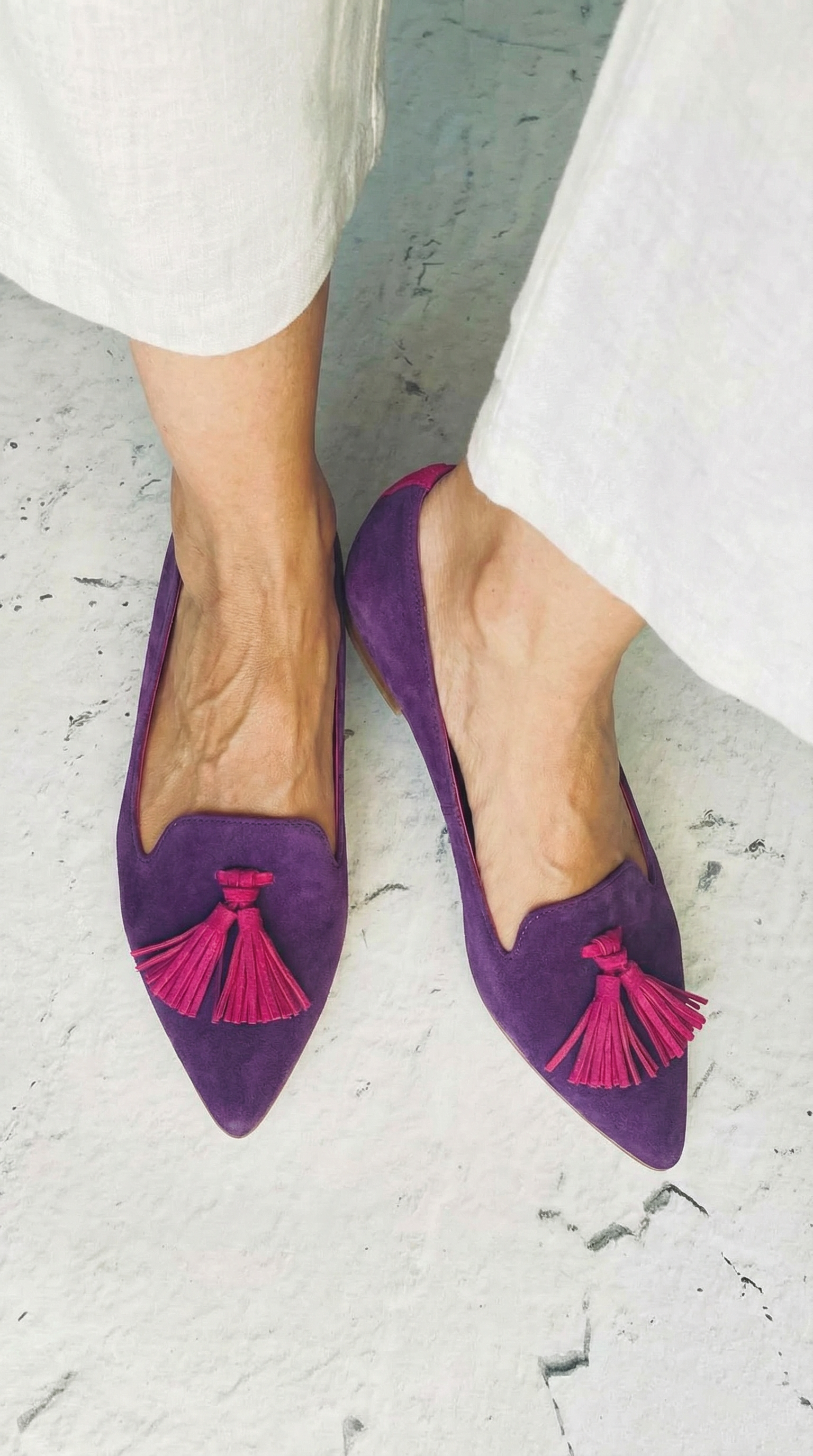 Flat boot with pompoms