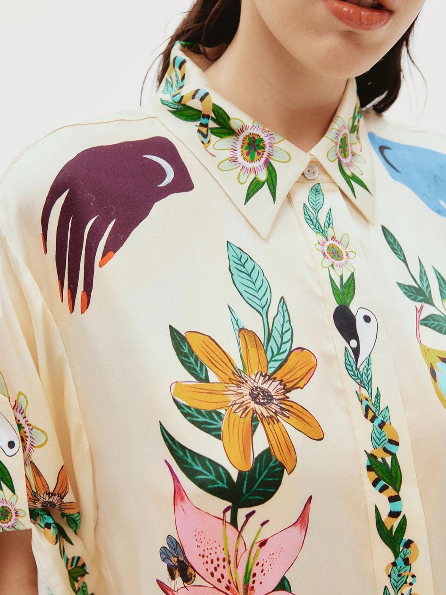 Oversized blouse with a sophisticated print