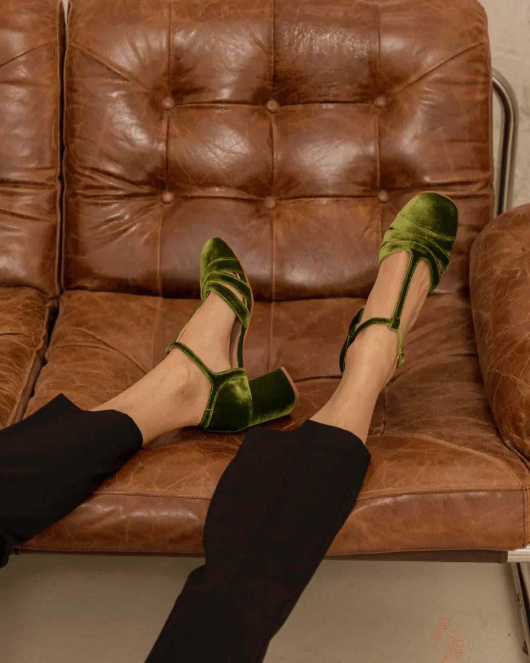 T-bar shoe with a stable heel