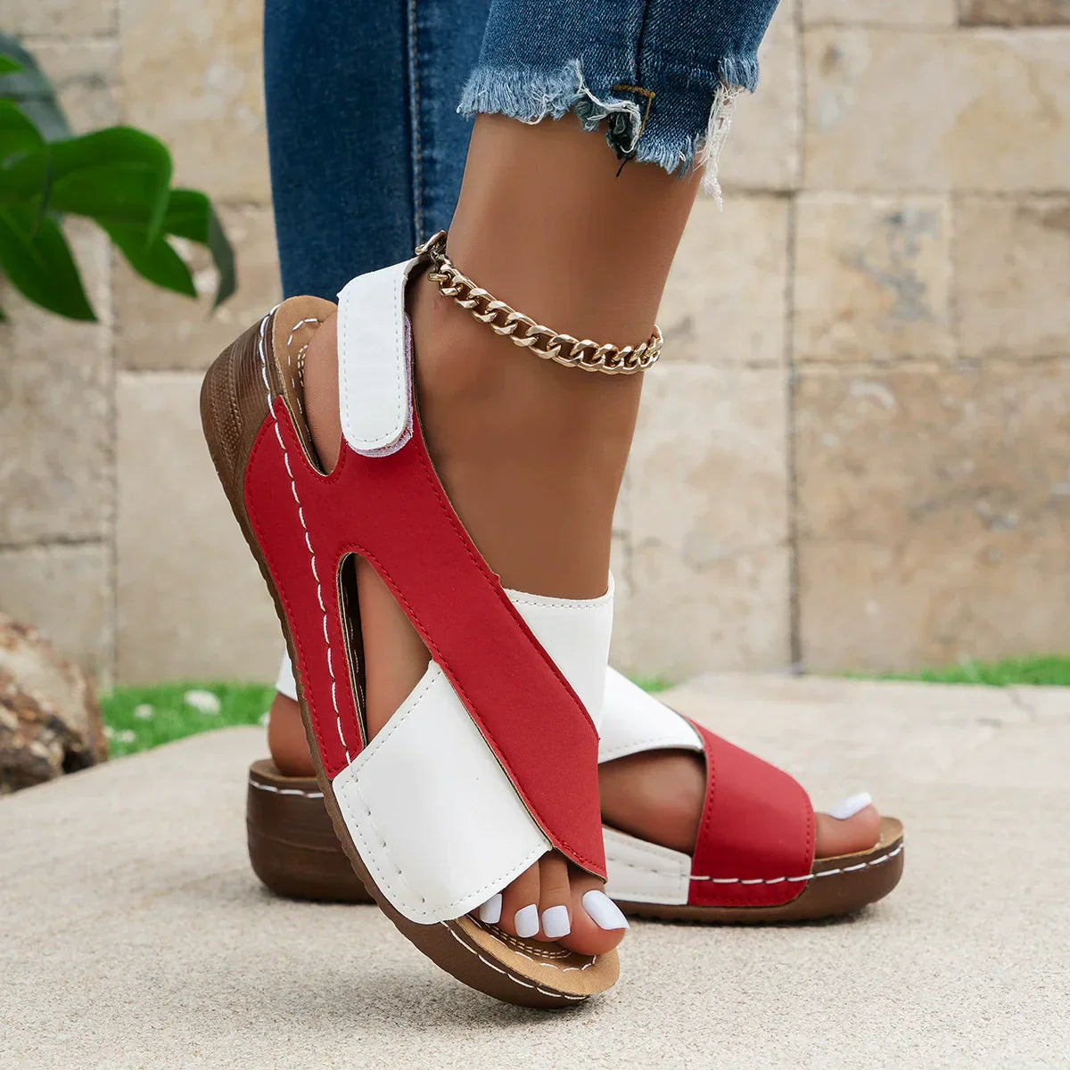 Orthopedic sandals with an angled heel, extra comfortable for women