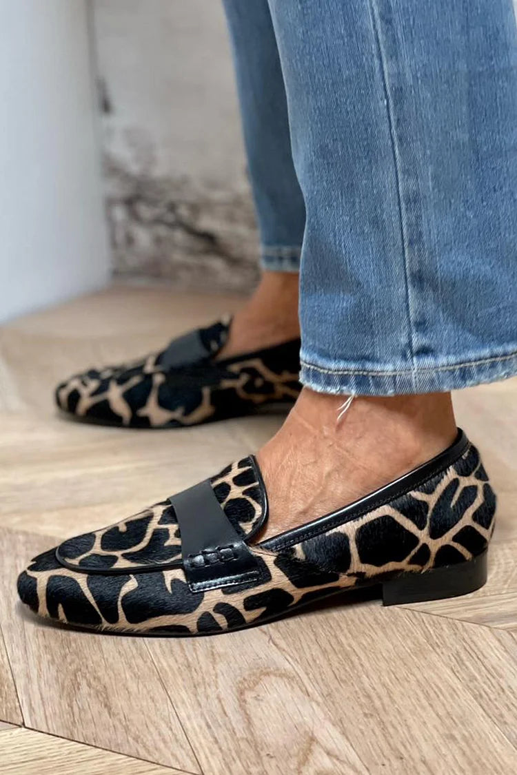 Loafer shoes with animal print