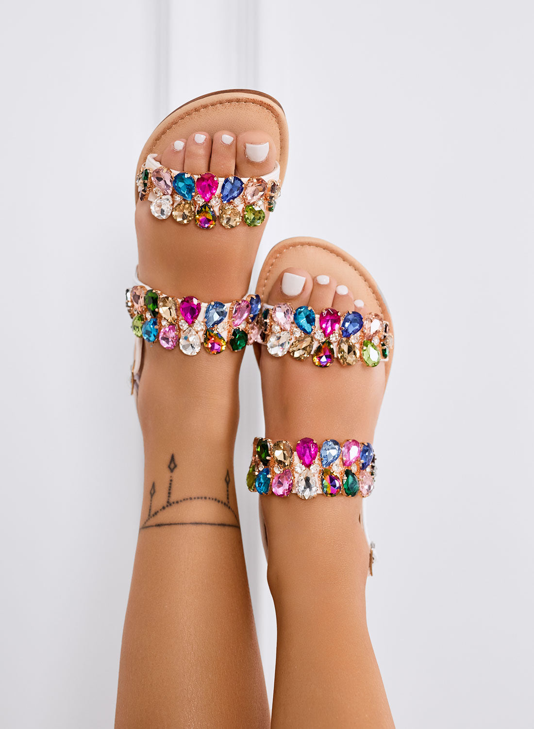 Yasmine - Flat white sandals with colorful rhinestones and a strap