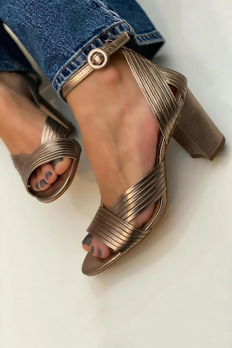 Sandals with elegant straps