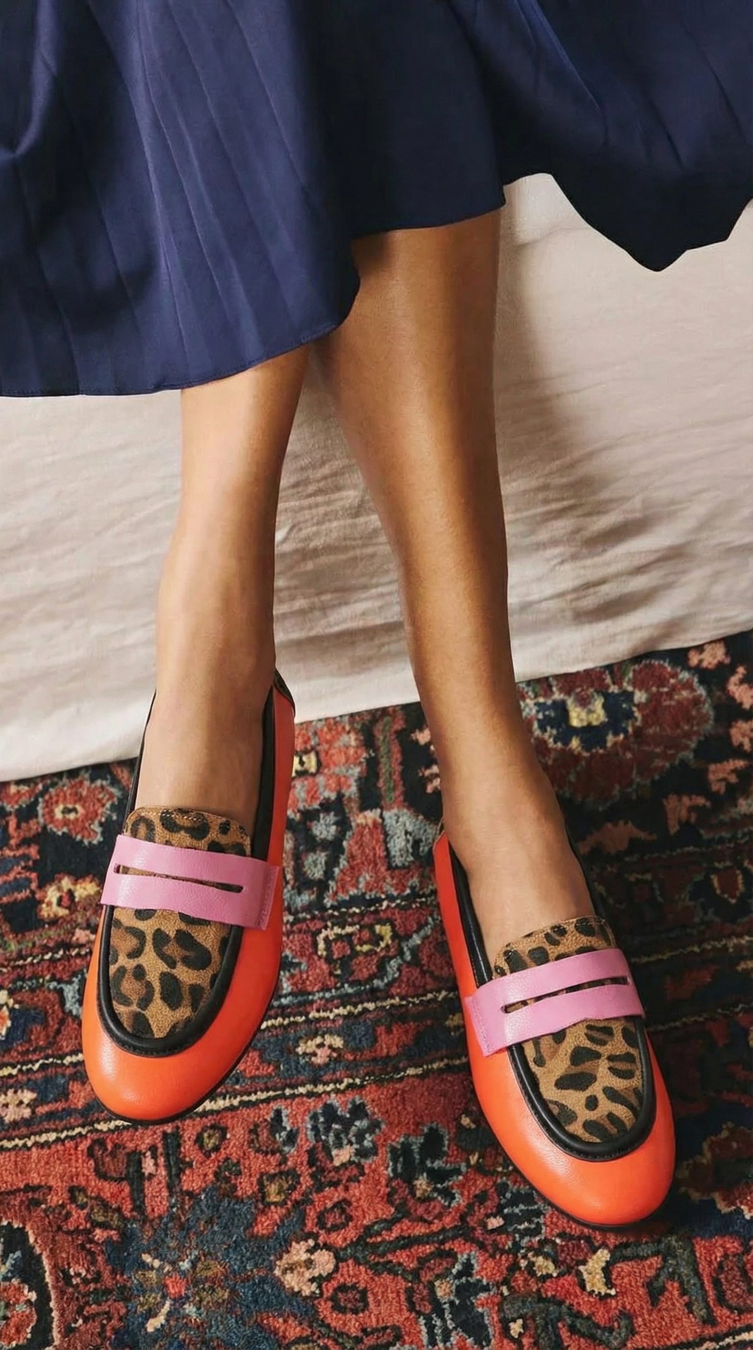 Elegant loafer with multi-colored straps