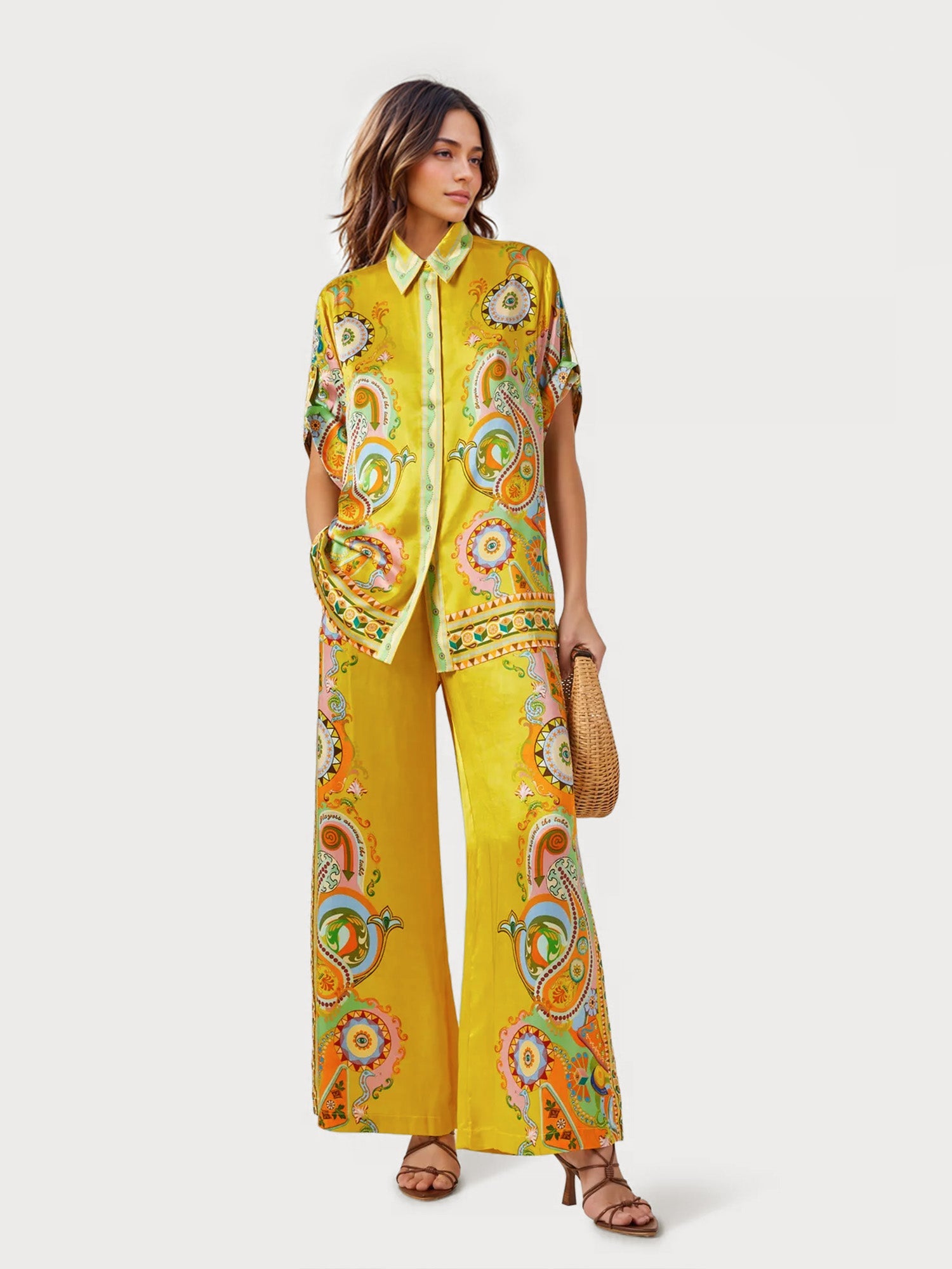 Oversized pants with a modern print