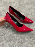 Decolletage with a golden heel