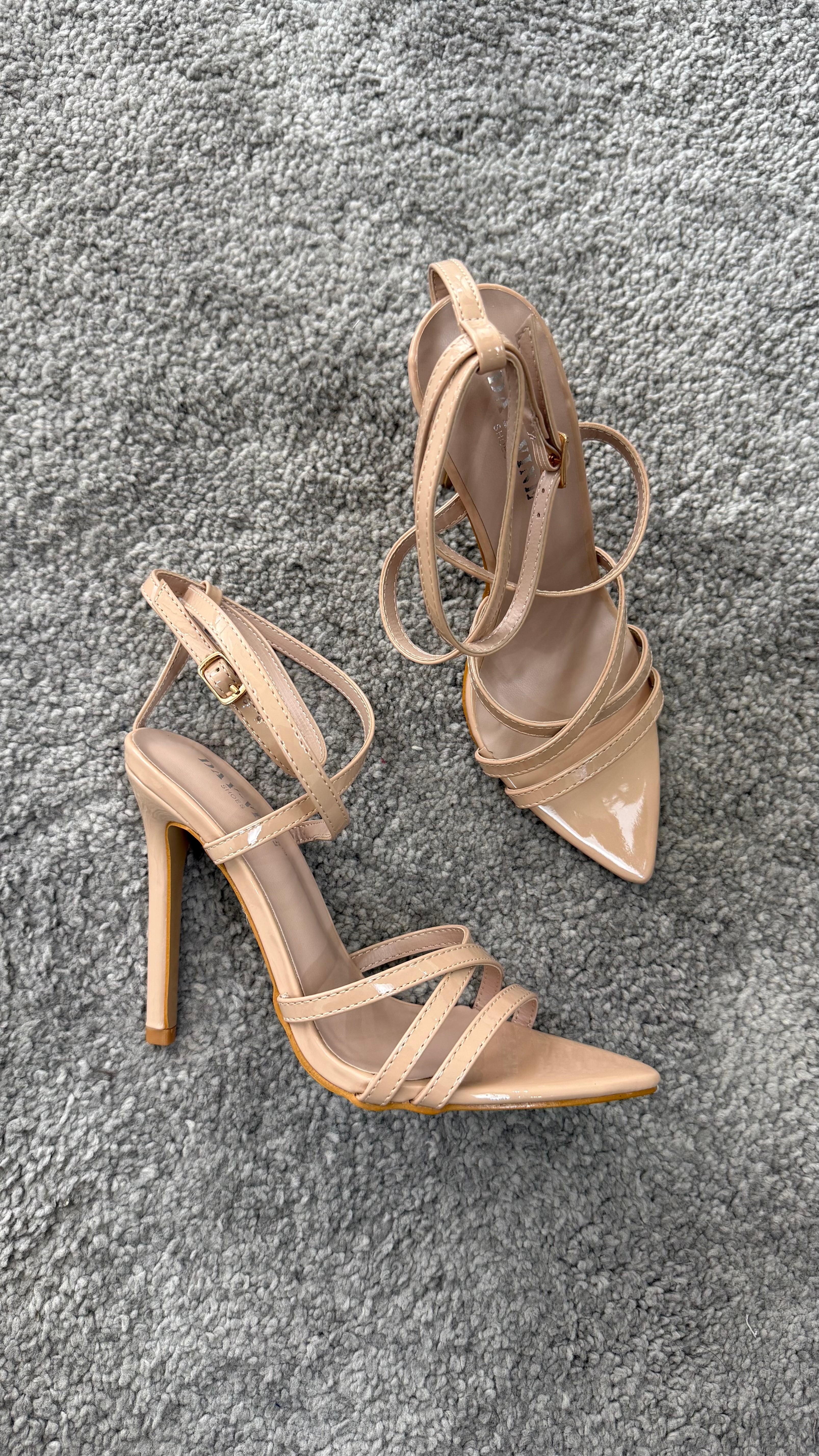 Pointed-toe sandal