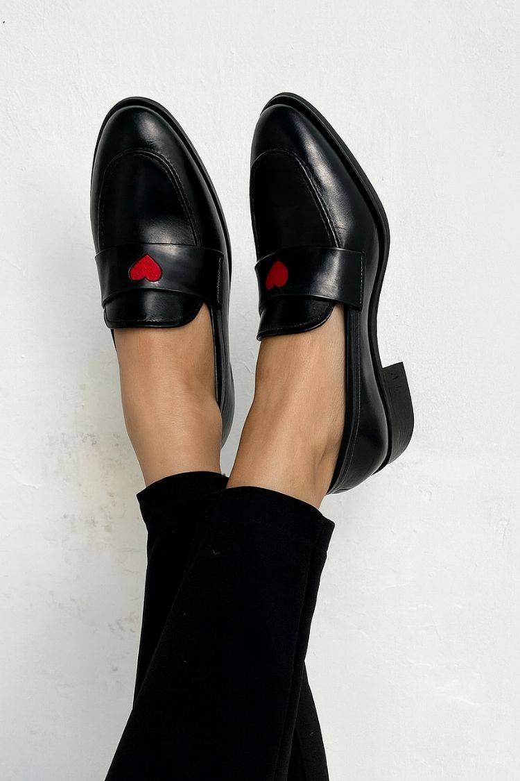 Classic loafer with heart details