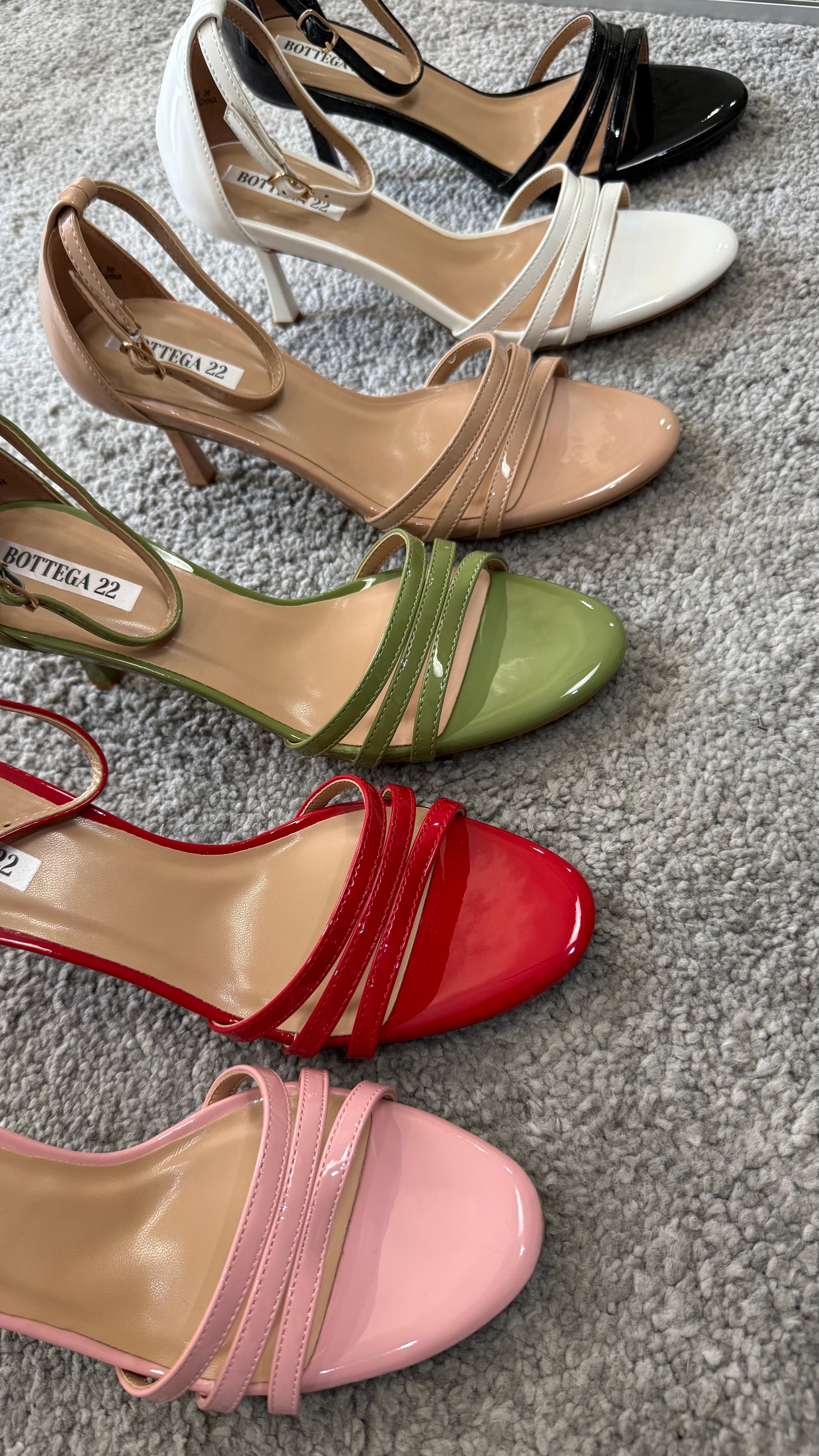 Shiny basic sandal