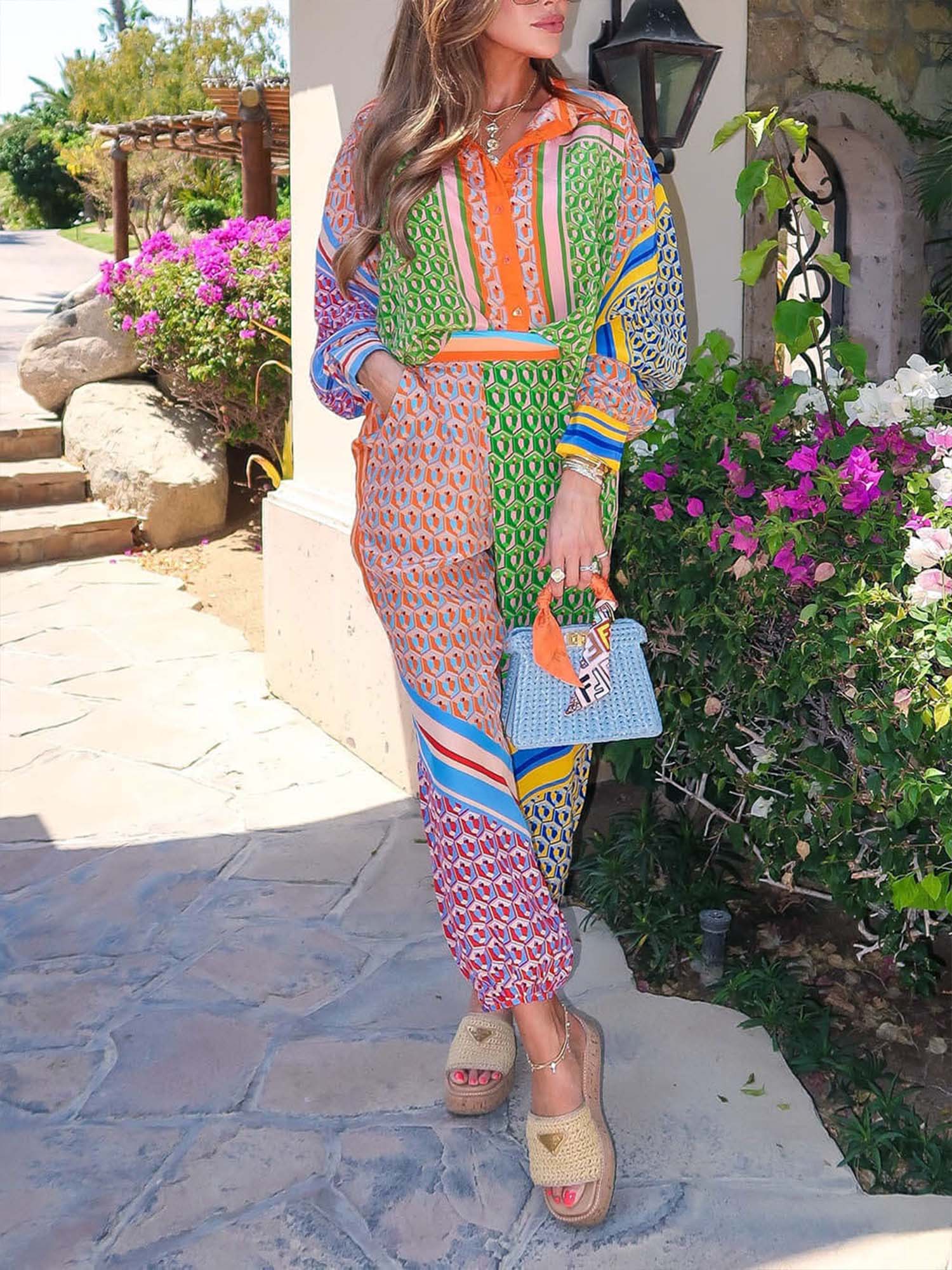 Wide bloomer trousers with a geometric print