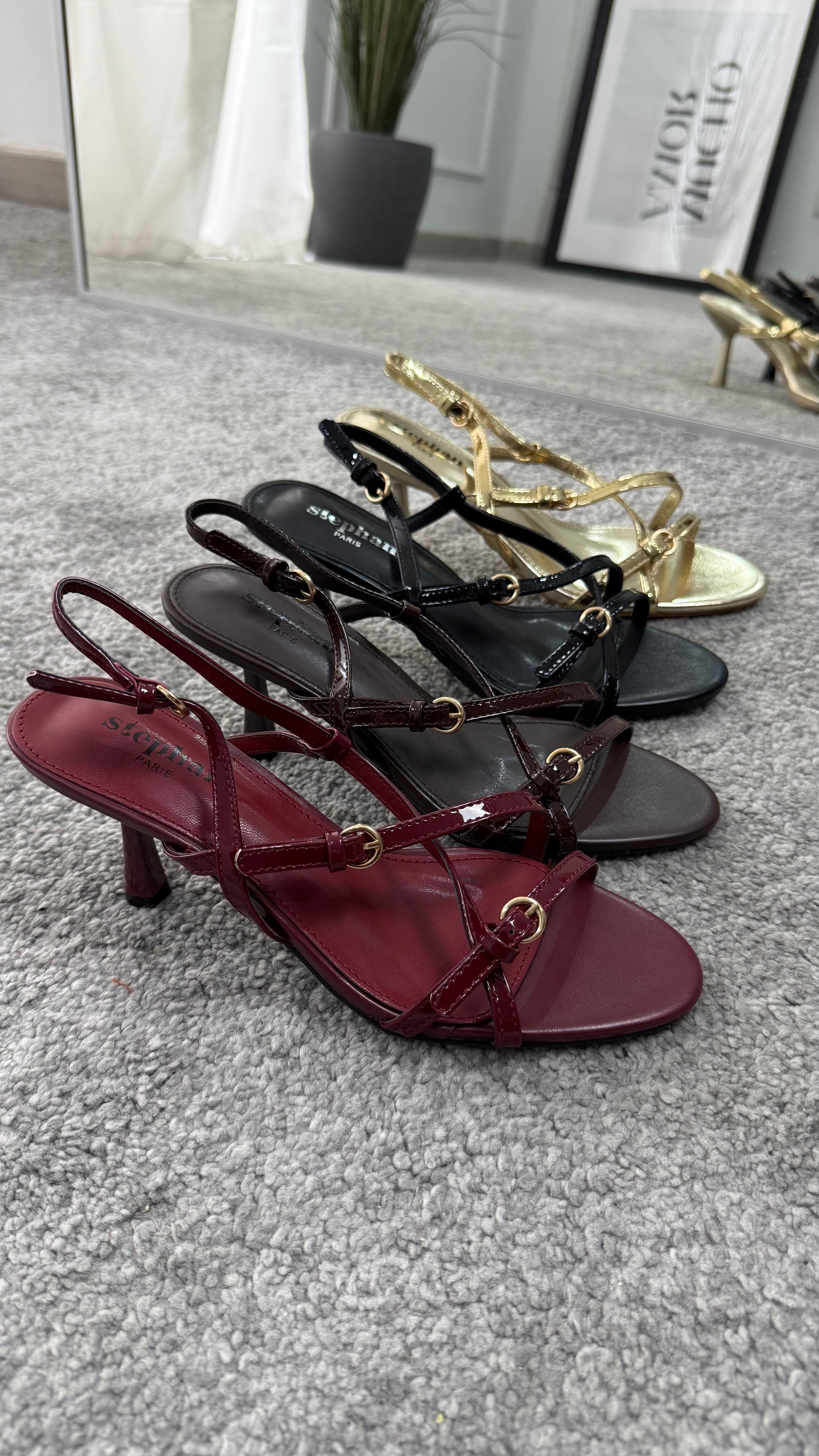 Paris sandal with buckles
