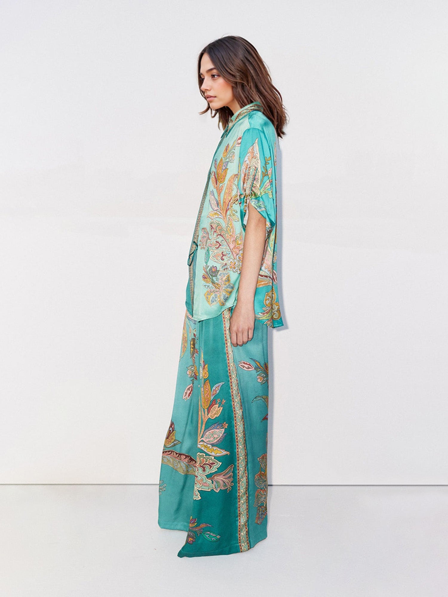 Wide leg pants in an emerald shade