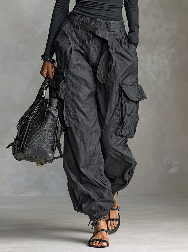 Two-piece set with a long-sleeved, square-neck T-shirt and multi-pocket cargo pants