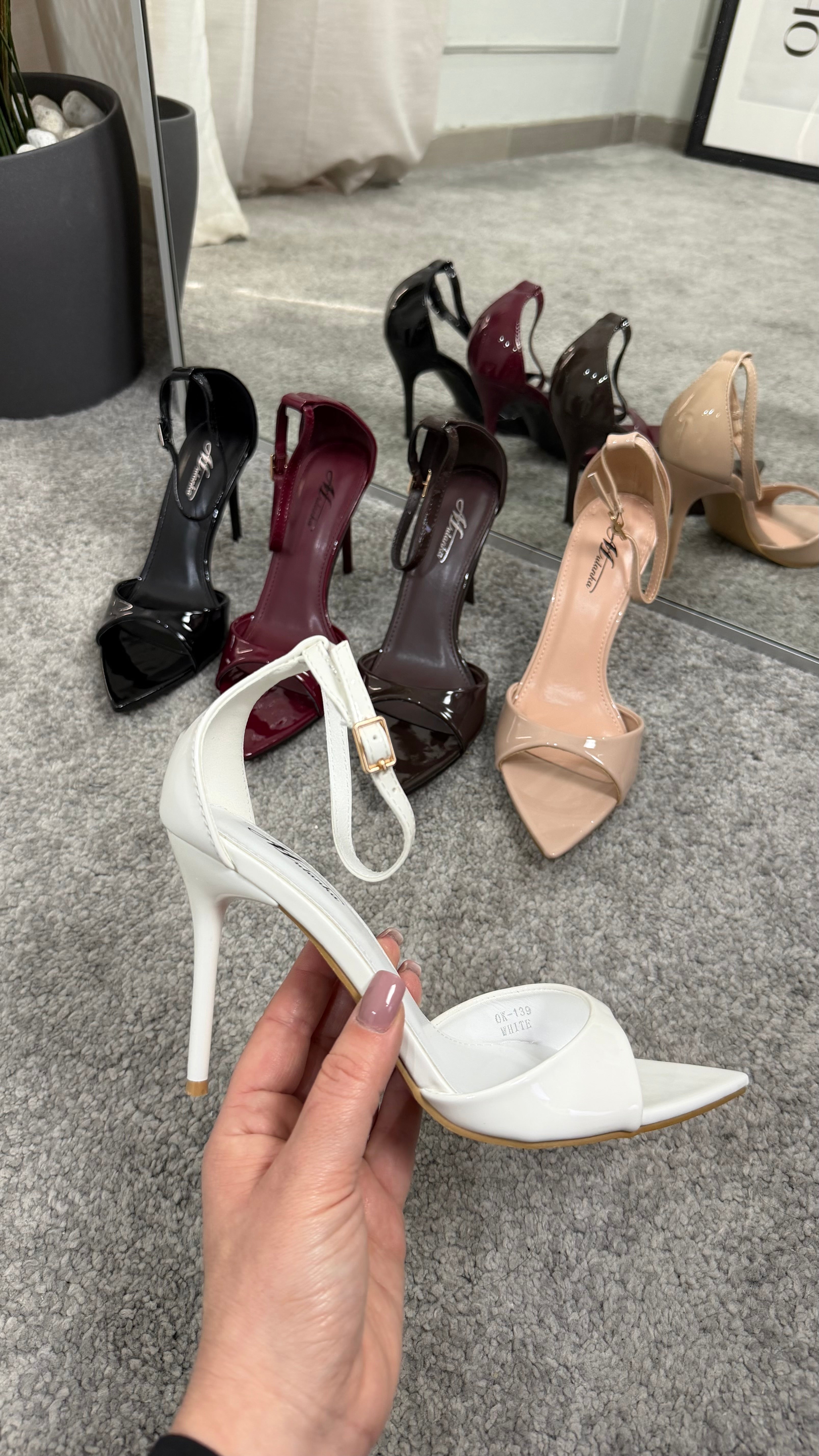 Eleonora Shiny Sandal