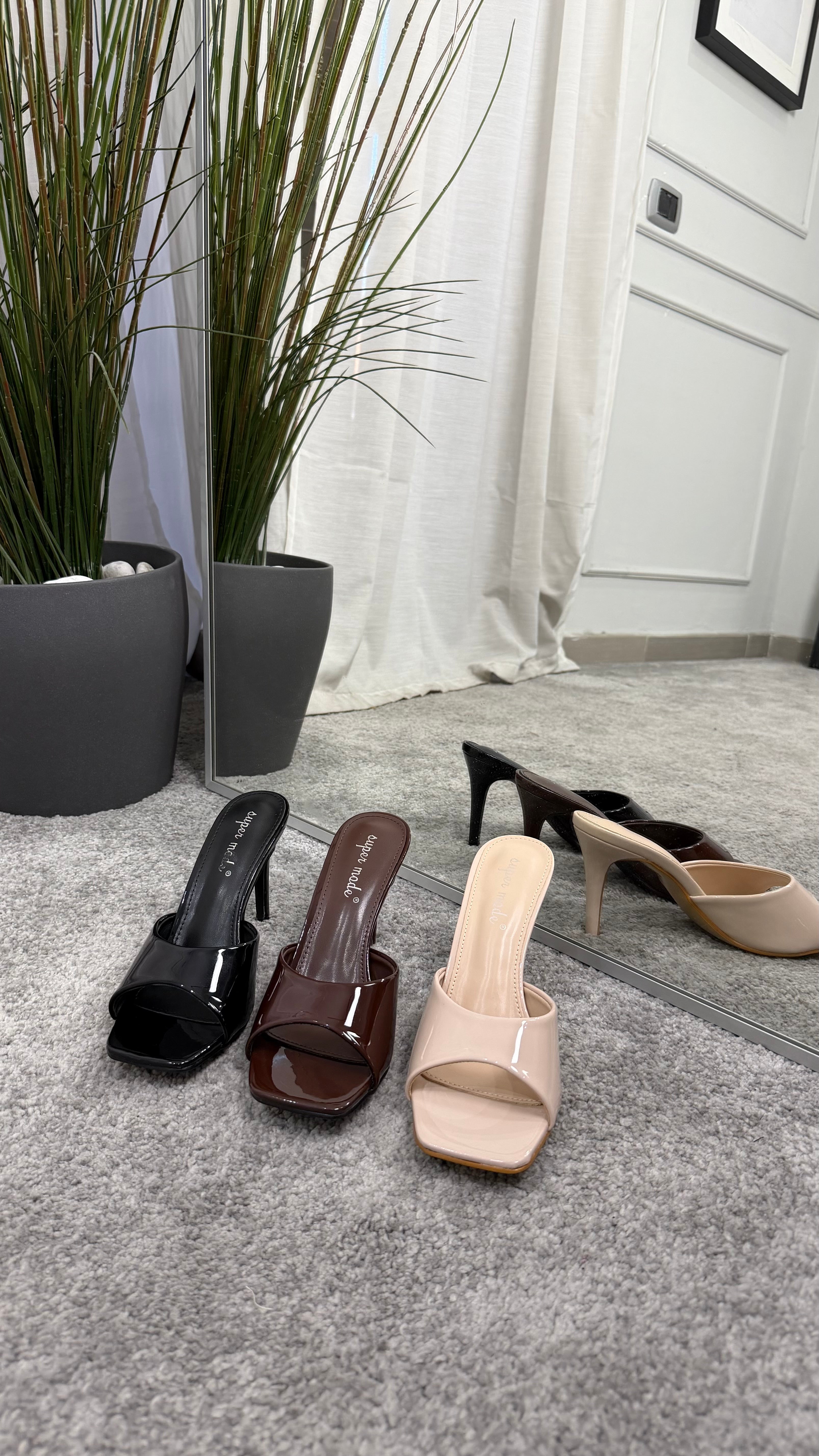 Mules with a square toe