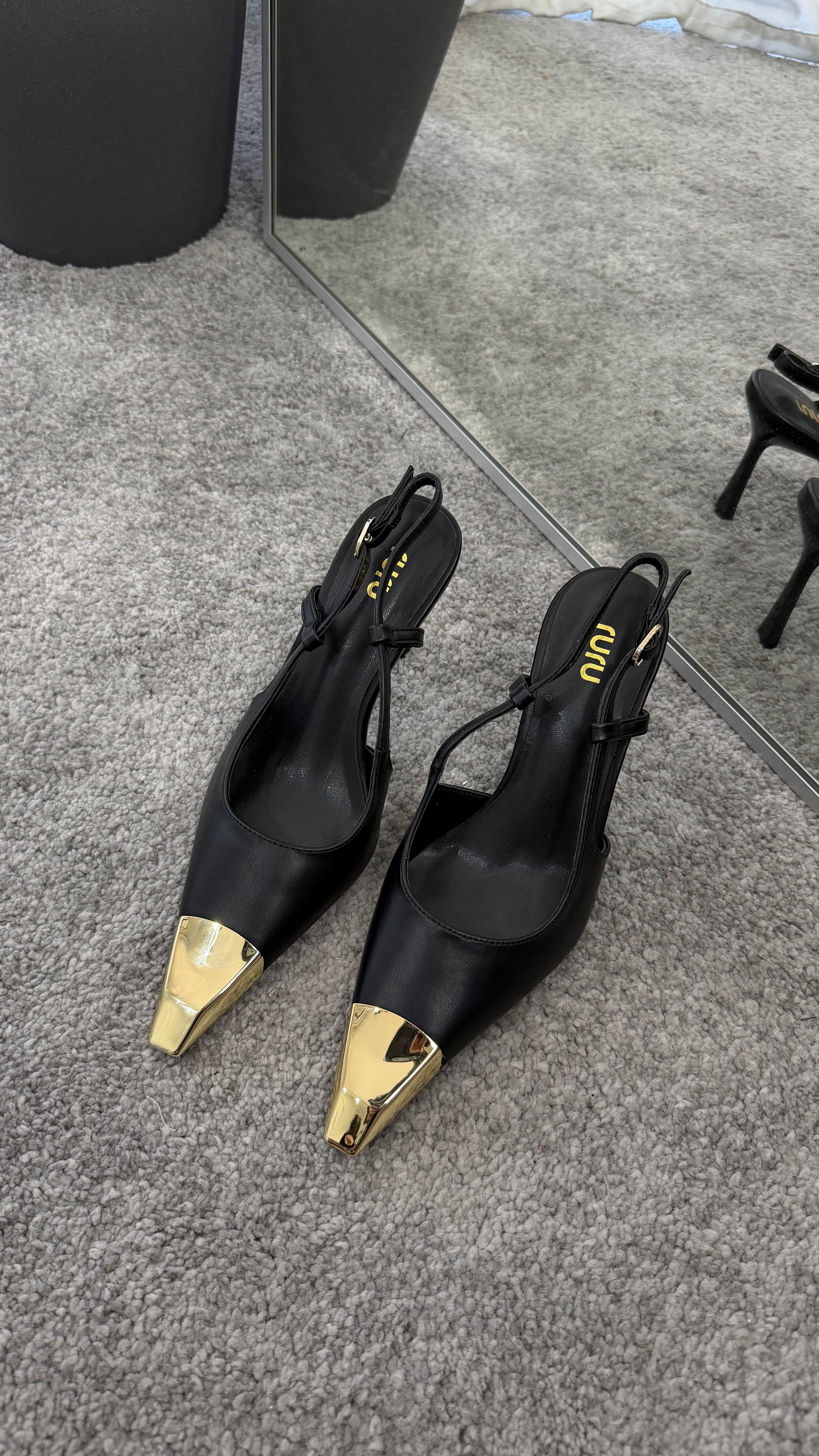 Slingback with gold toe cap