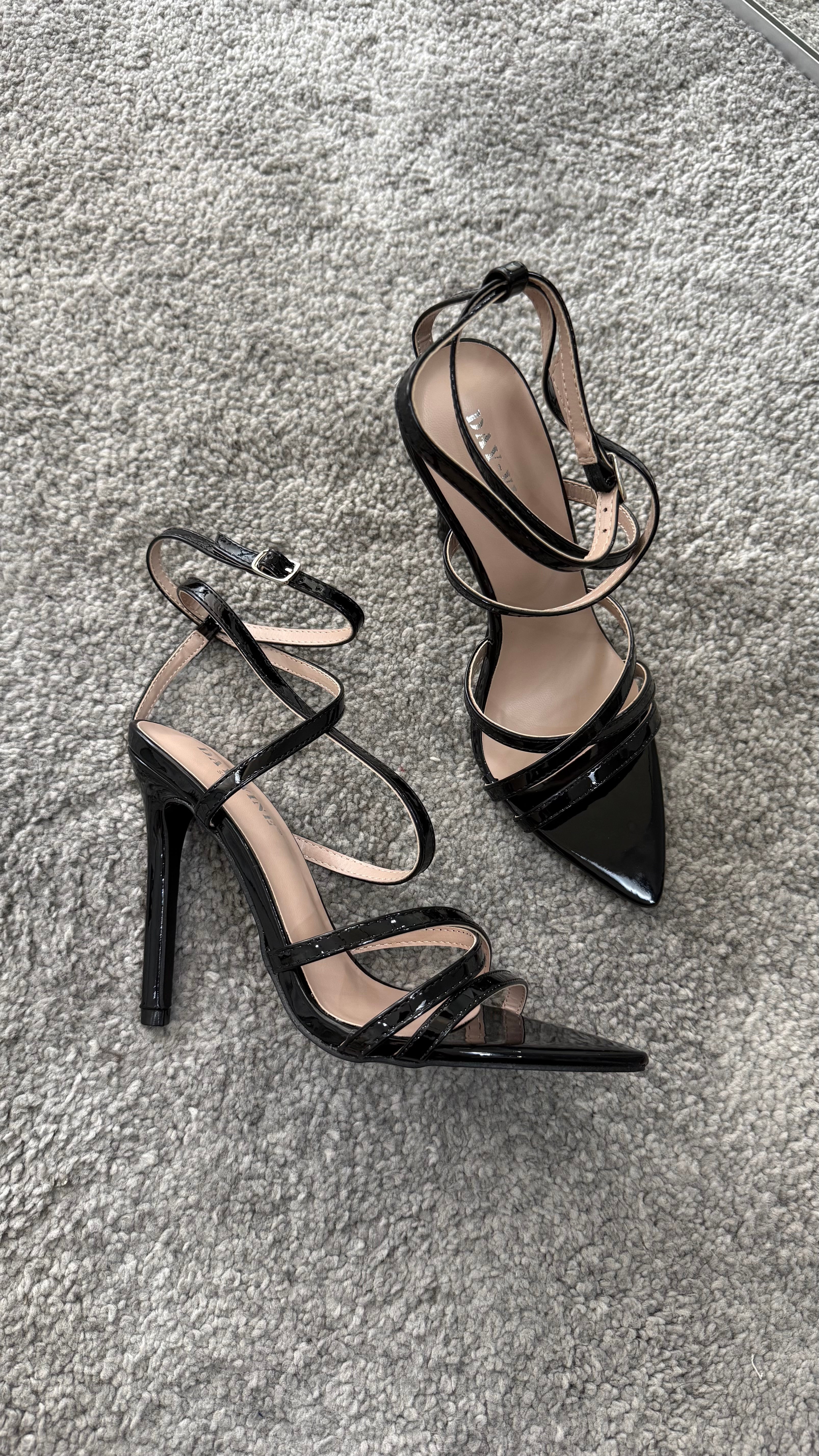 Pointed-toe sandal