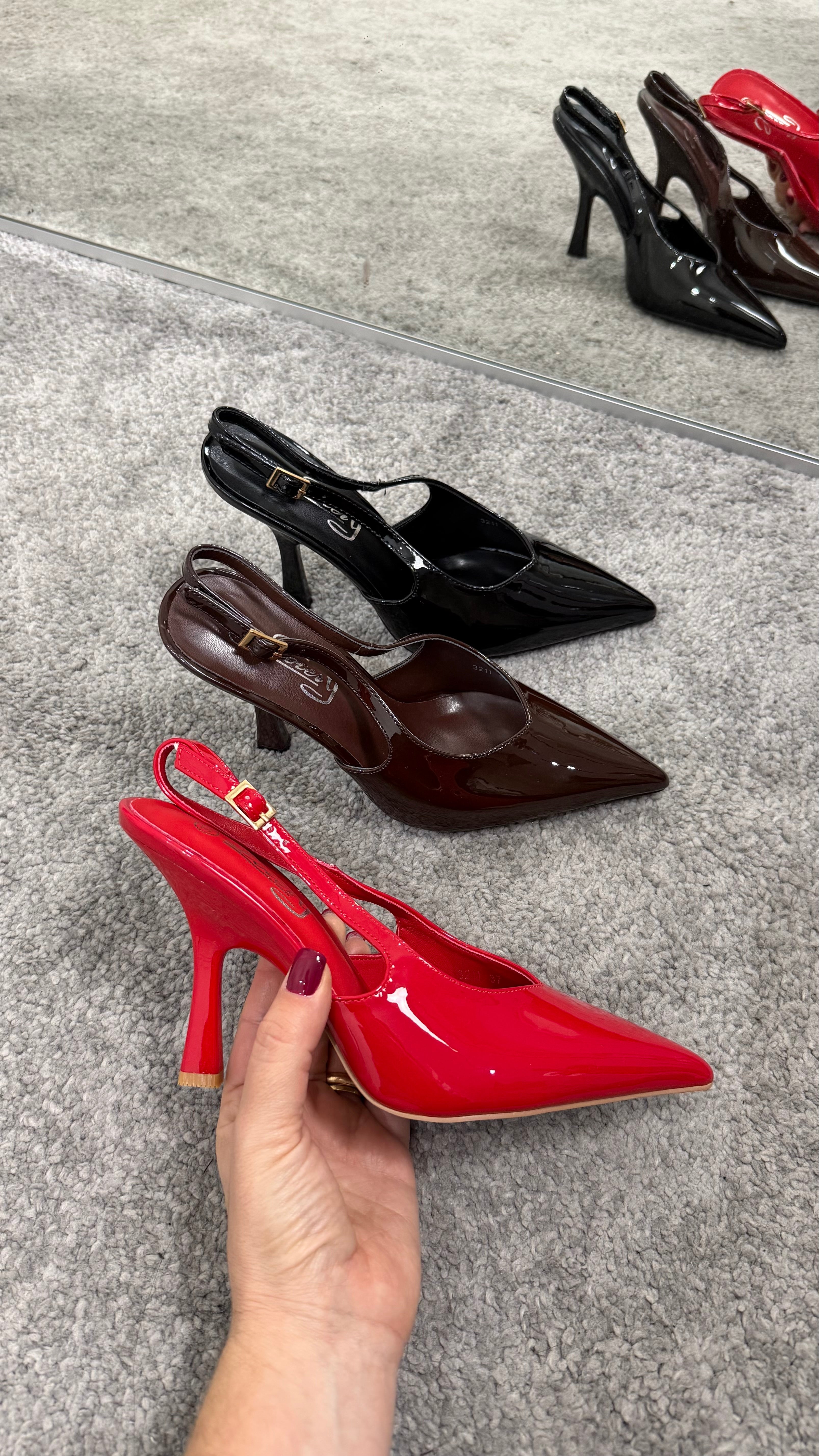 Heart-shaped slingback