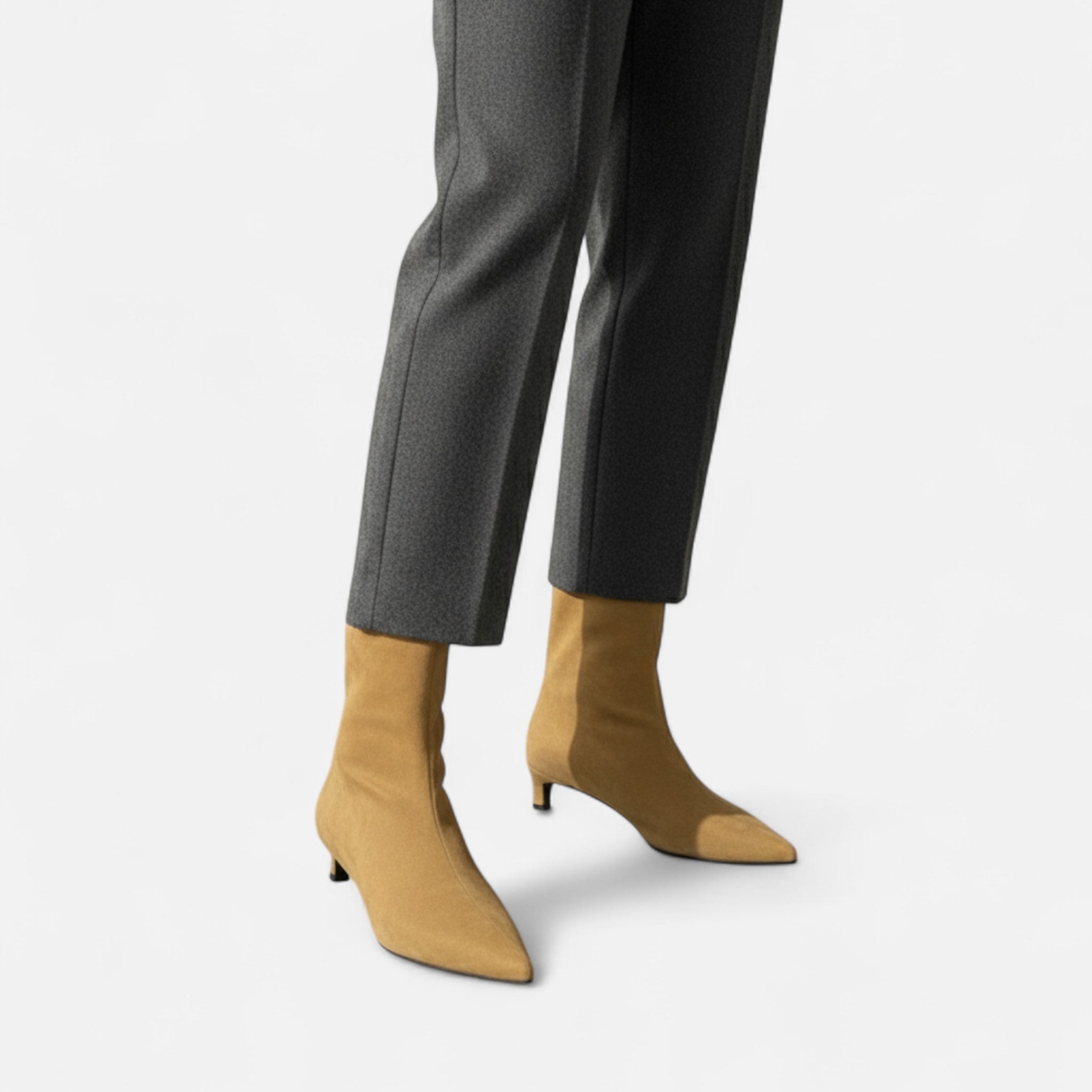 Anshen Mund | Vintage-style low-heeled ankle boots
