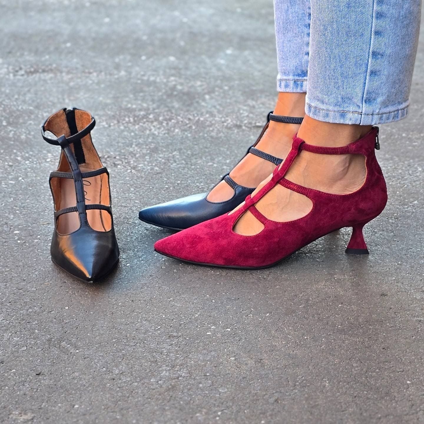 Low-heeled, strappy pump shoes