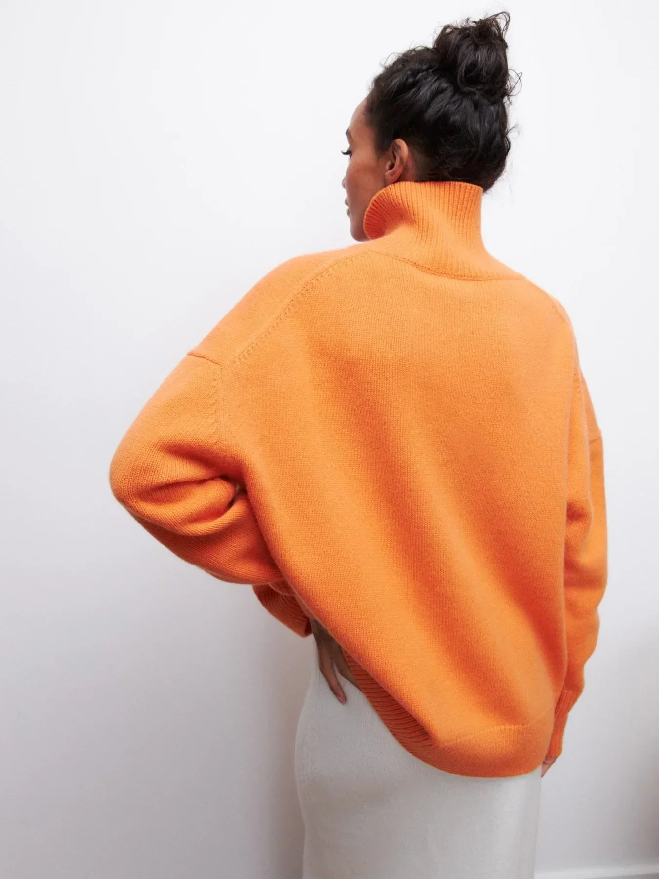 Olivia - Sweater with a turtle jewel
