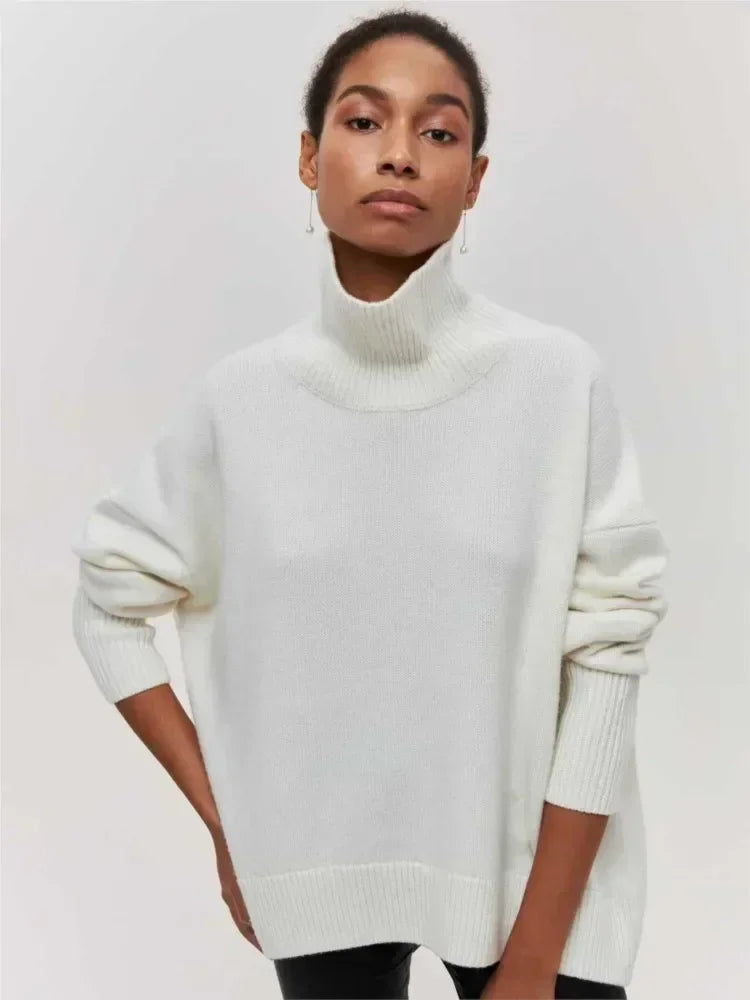 Olivia - Sweater with a turtle jewel