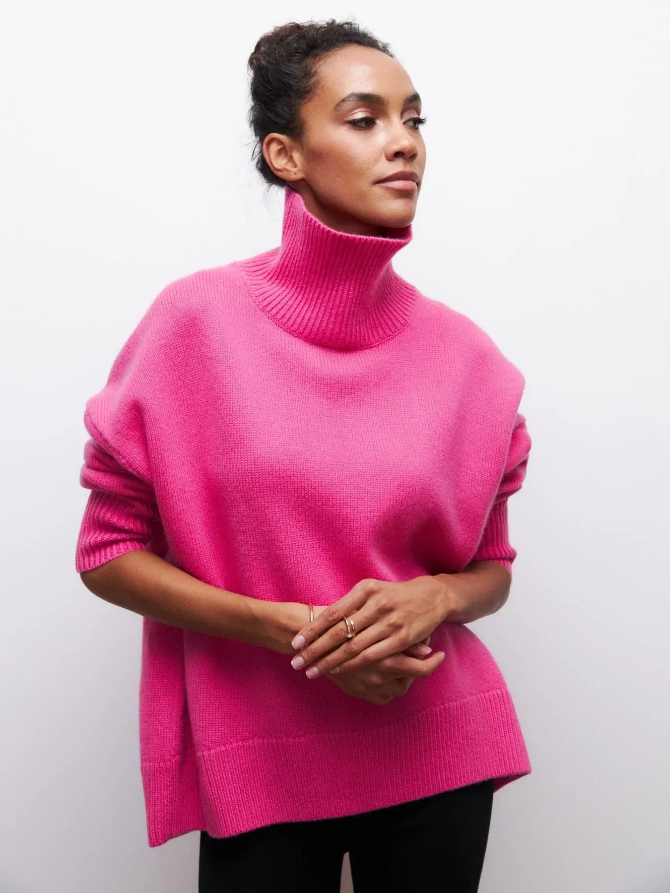 Olivia - Sweater with a turtle jewel