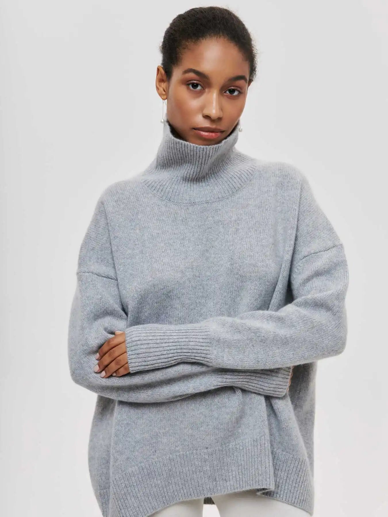 Olivia - Sweater with a turtle jewel
