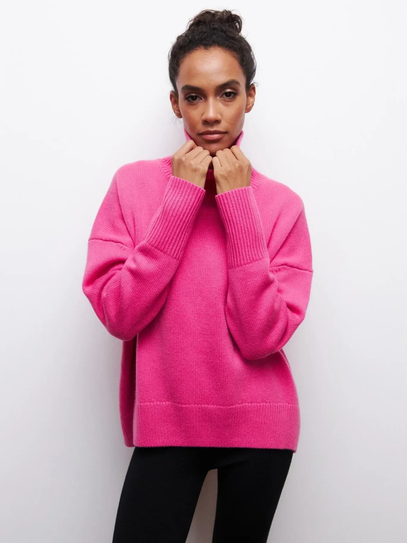 Olivia - Sweater with a turtle jewel