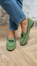 Elegant loafer with pompom