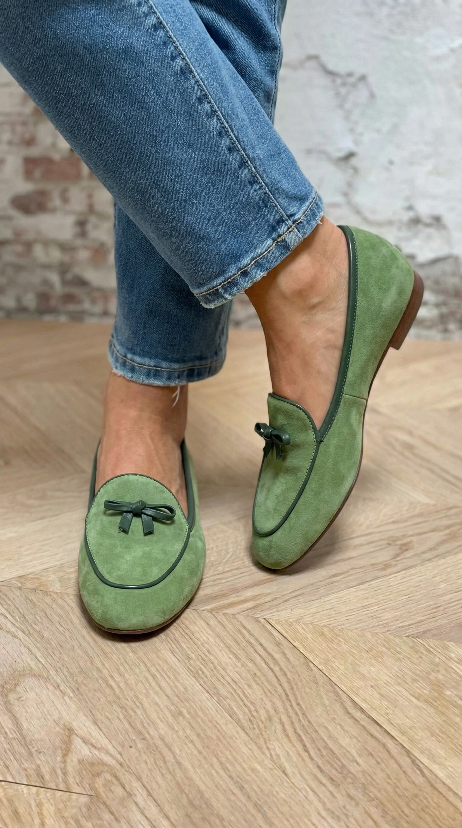 Elegant loafer with pompom