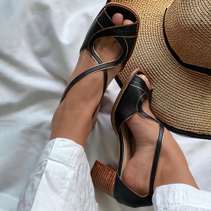 Elegant sandal with criss-cross straps