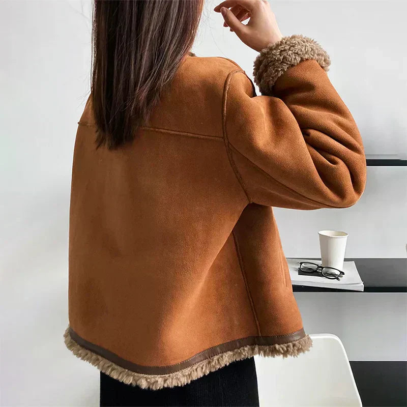 Rosalie - An elegant and independent coat