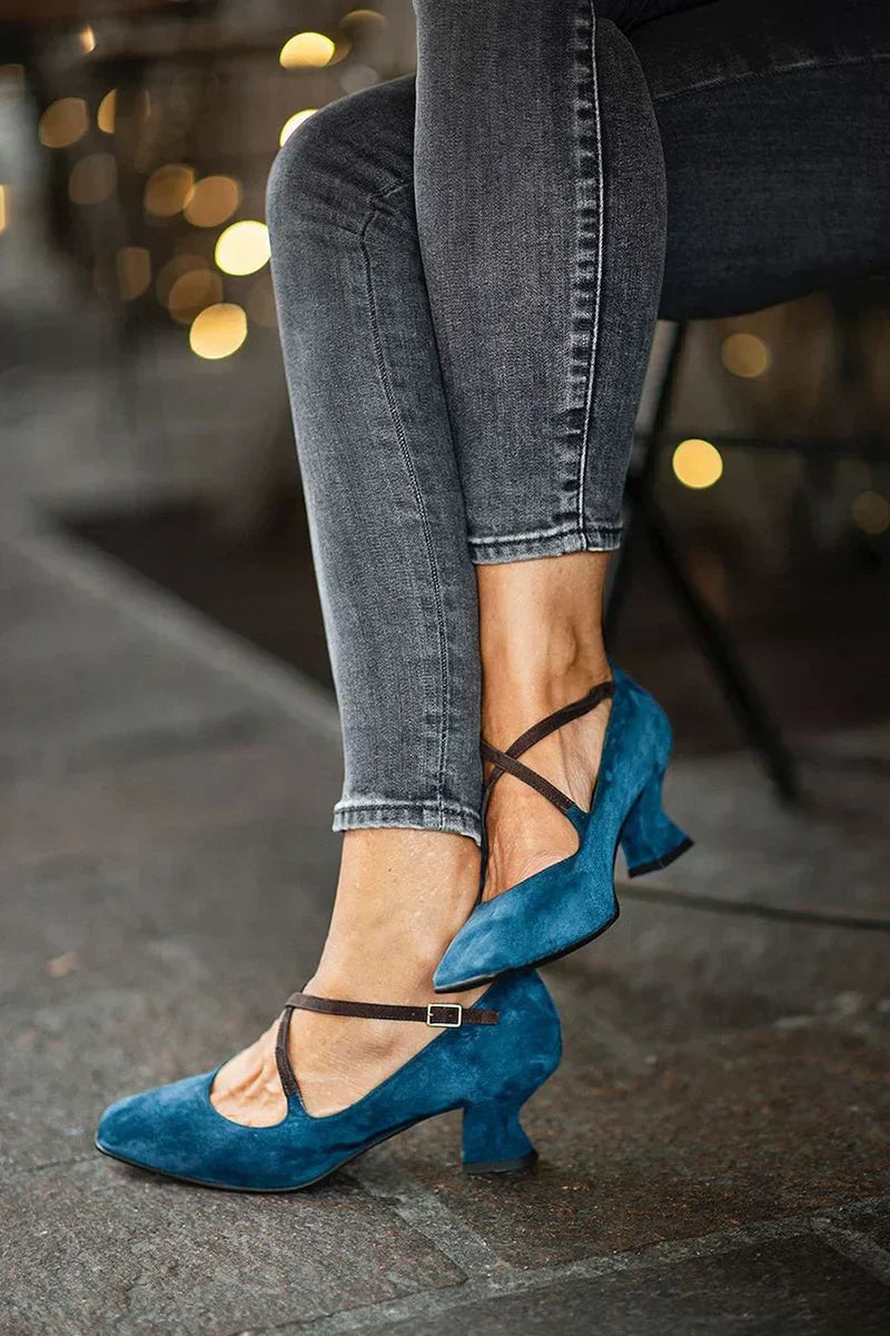 Pump shoes with criss-cross straps